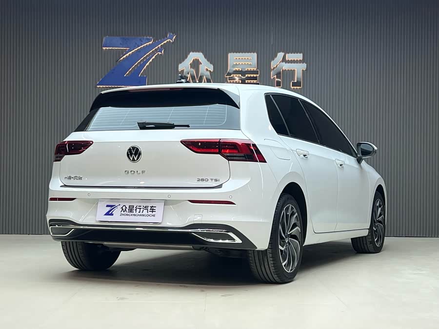 Volkswagen Golf 2023 car image #21