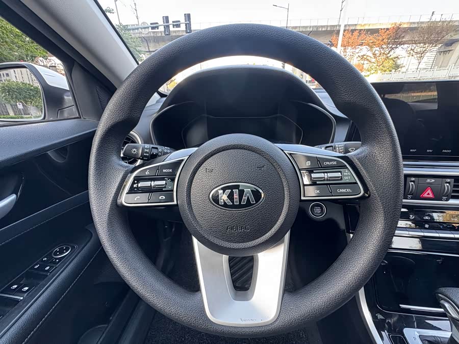 Kia K3 2019 car image #21