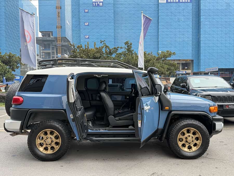 Toyota FJ Cruiser 2011 car image #21