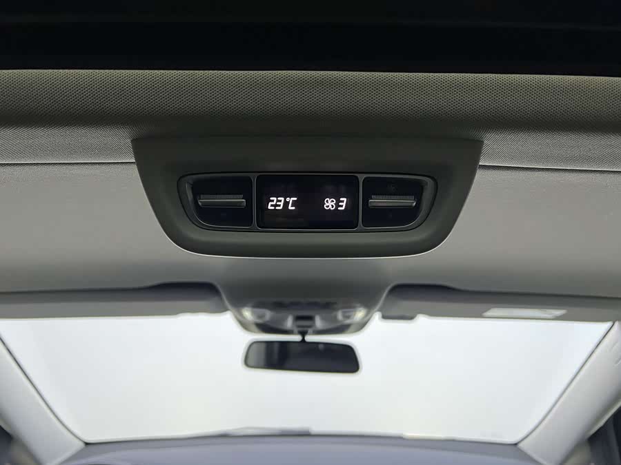 Mercedes-Benz V Class 2022 car image #21