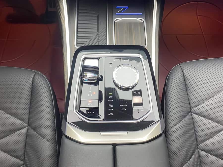 BMW 7 Series 2024 car image #21