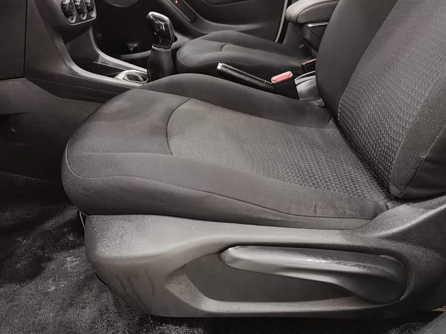 Peugeot 301 2016 صورة سيارة #21