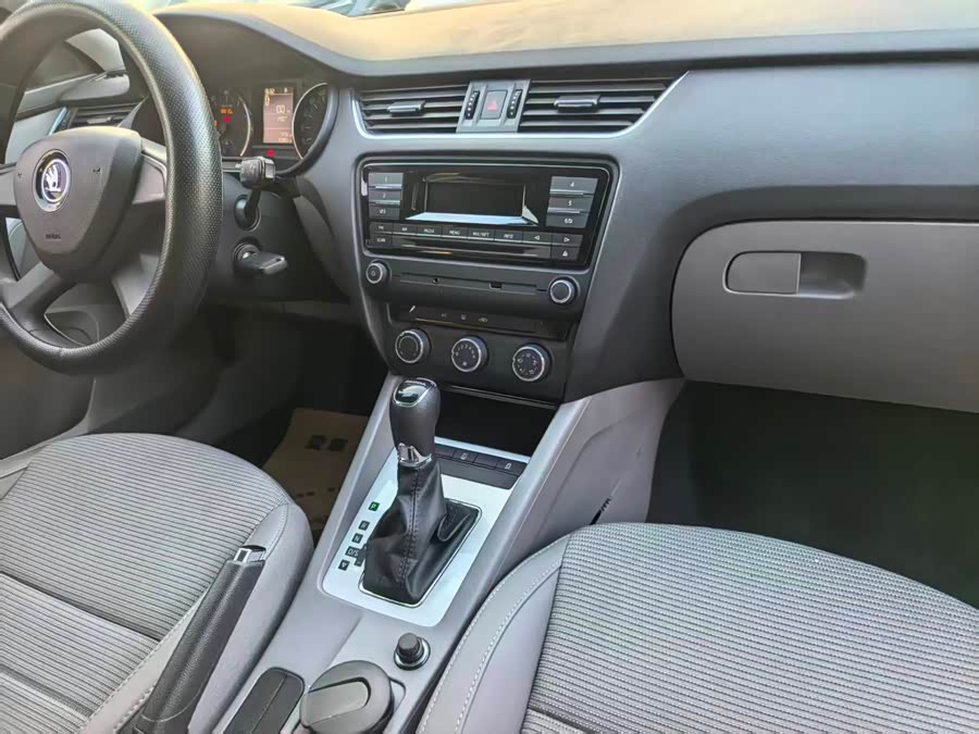 Skoda Octavia 2015 #21 Skoda Octavia 2015 car image #21