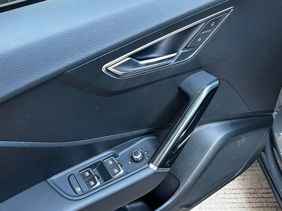 Audi Q2L 2021 car image #21