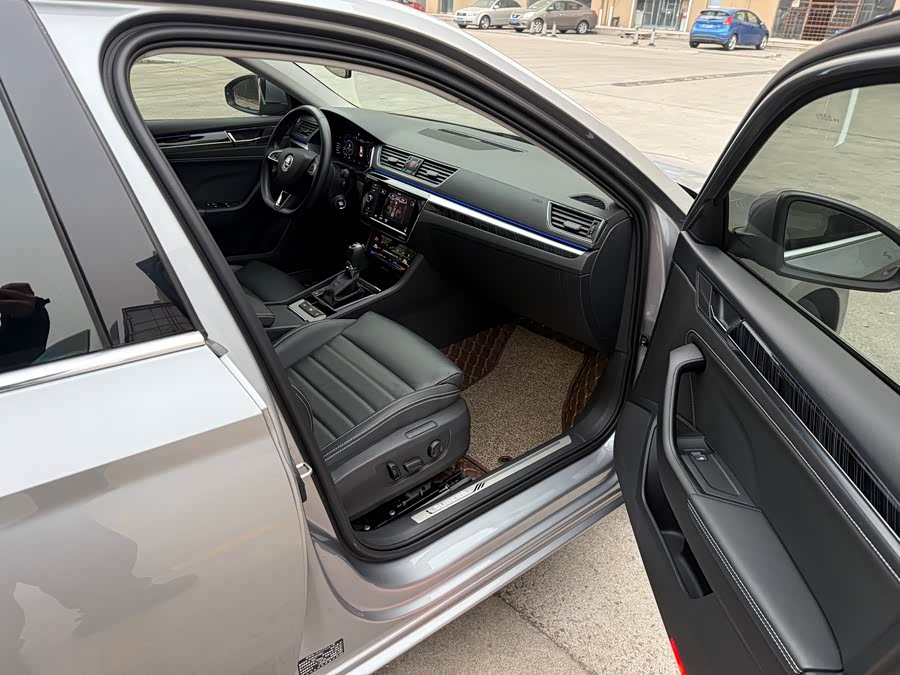 Skoda Superb 2019 #21 Skoda Superb 2019 car image #21