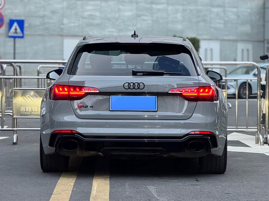 Audi RS 4 2022 car image #21