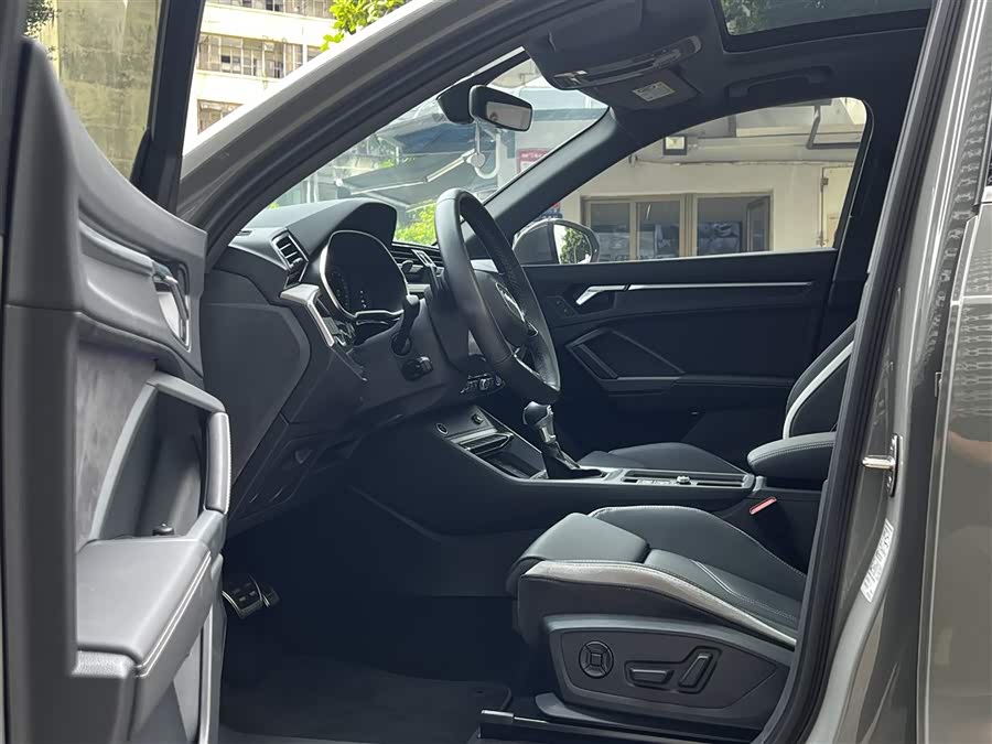 Audi Q3 2024 car image #21