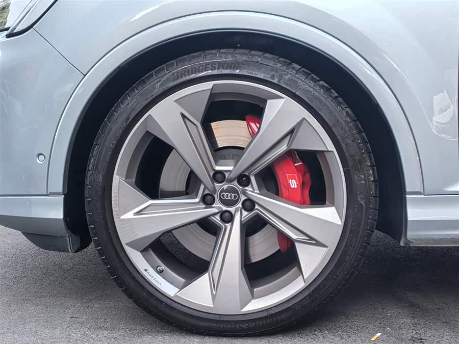 Audi SQ7 2024 car image #21