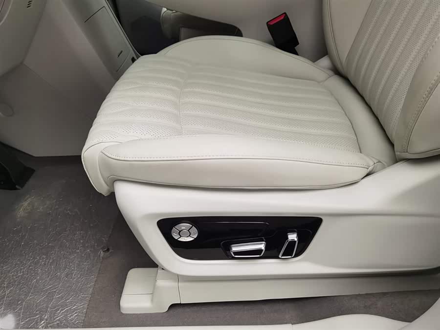 Forthing V9 2025 car image #21