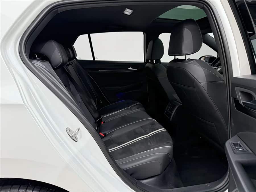 Volkswagen Golf 2022 car image #21