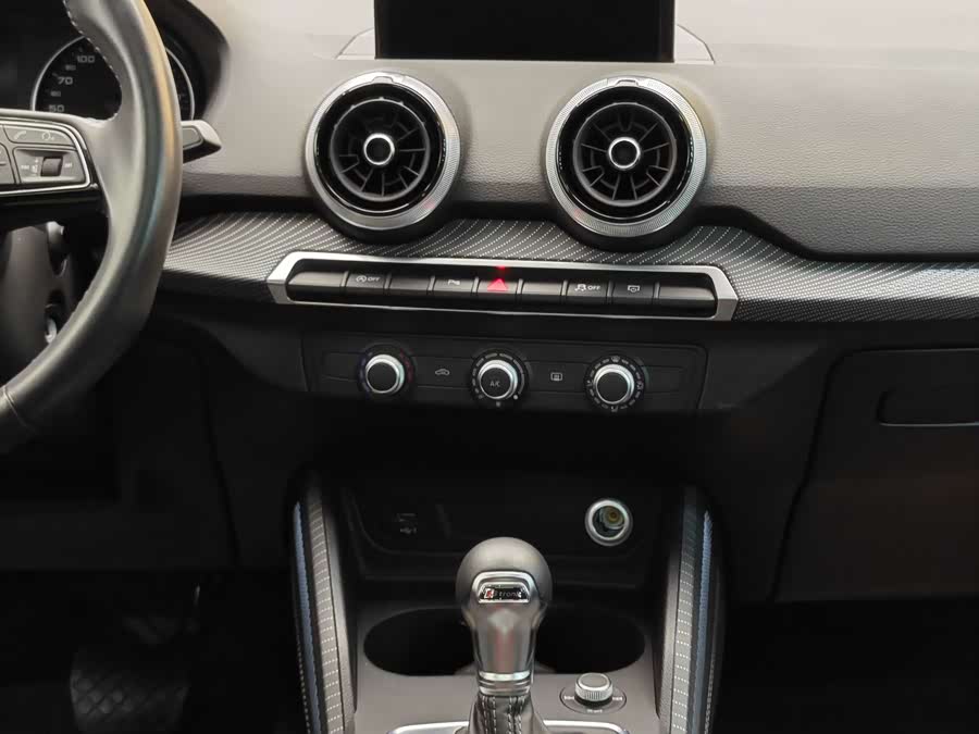 Audi Q2L 2022 car image #21