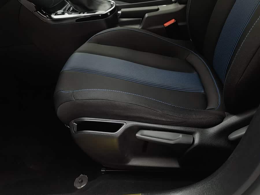 Peugeot 308 2019 car image #21