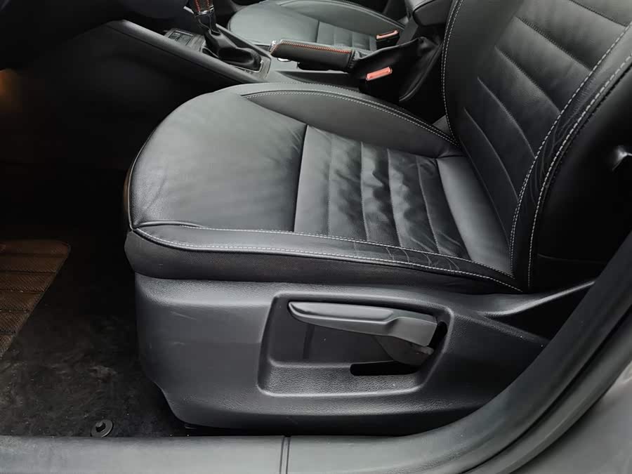 Skoda Octavia 2011 car image #21
