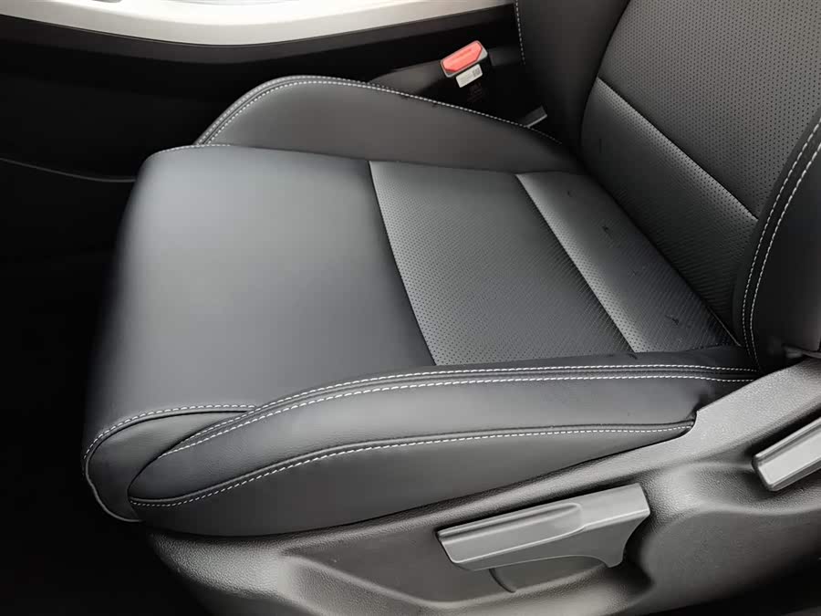 GEELY Coolray 2025 car image #21