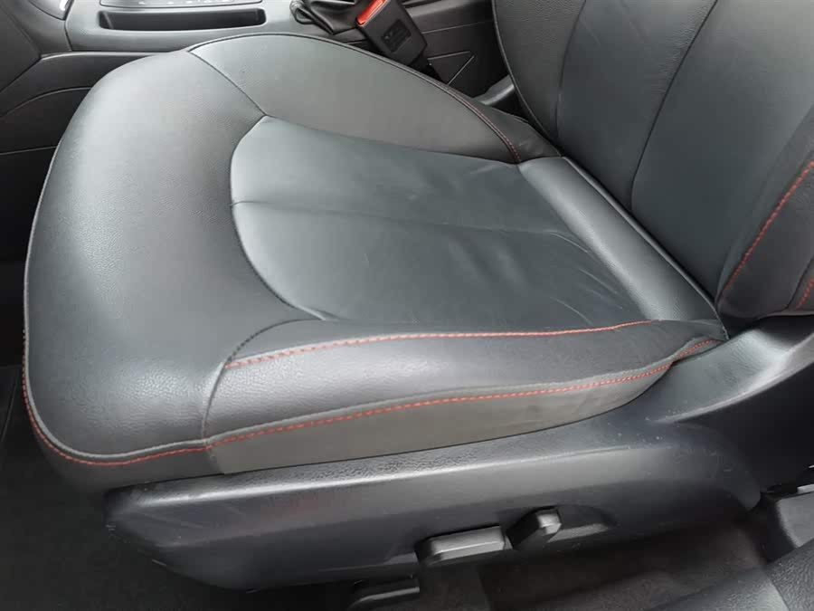 2015 car image #21