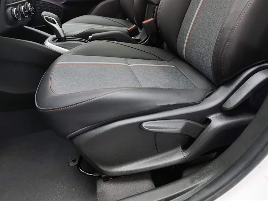Chevrolet Tracker 2020 immagine di auto #21