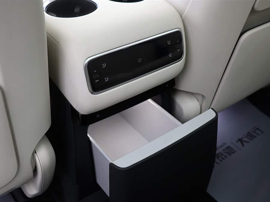 Li L9 2024 صورة سيارة #21