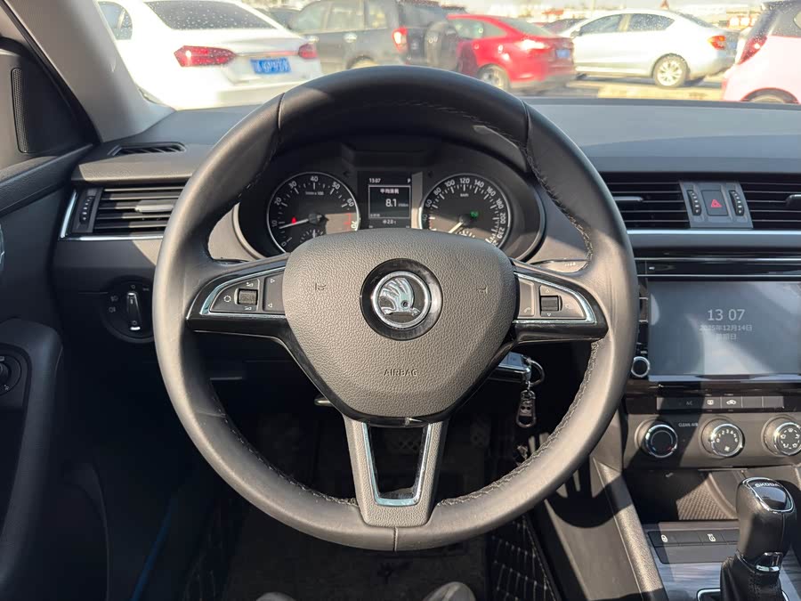 Skoda Octavia 2017 car image #21