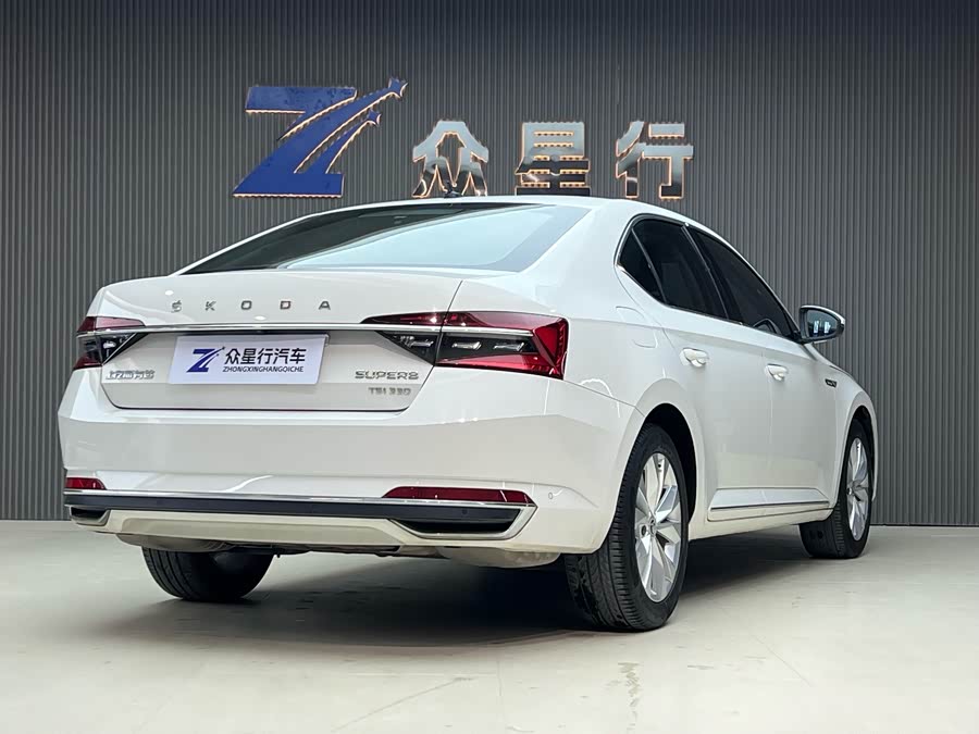 Skoda Superb 2020 car image #21
