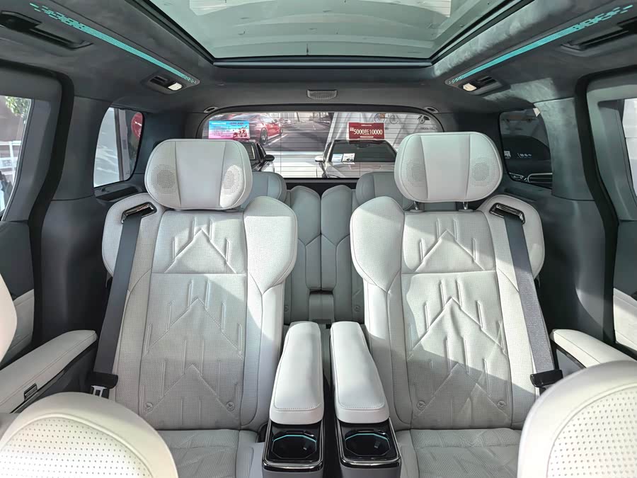 极氪 极氪009 2024 汽车图片 #21