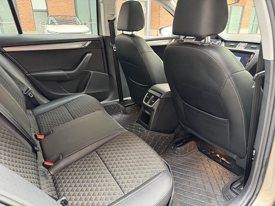 Skoda Octavia 2019 car image #21