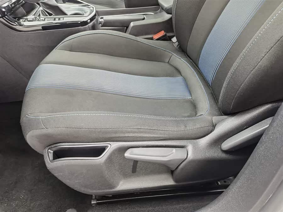 Peugeot 308 2018 car image #21