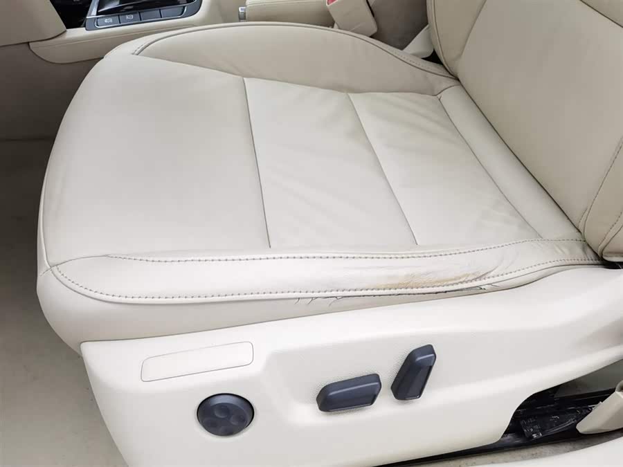 Skoda Superb 2011 imagem de carro #21