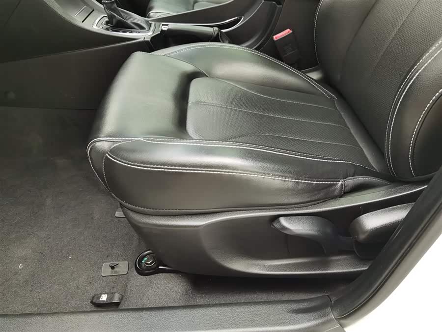 GEELY Emgrand 2015 car image #21