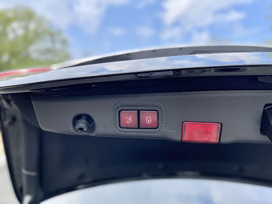 Mercedes-Benz E Class 2021 car image #21