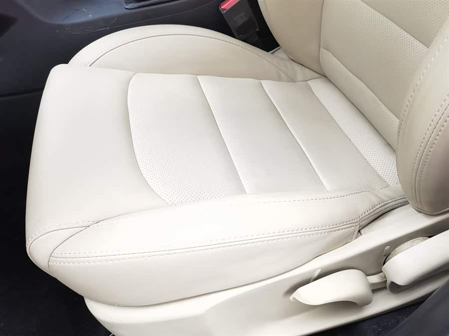 GEELY Emgrand 2018 car image #21