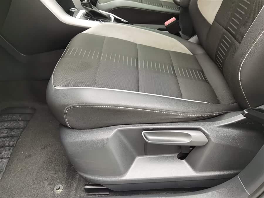 Volkswagen T-Roc 2020 car image #21