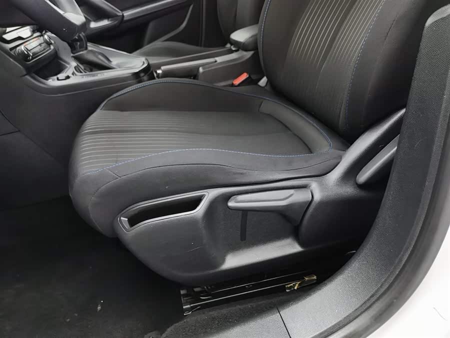 Peugeot 308 2017 car image #21