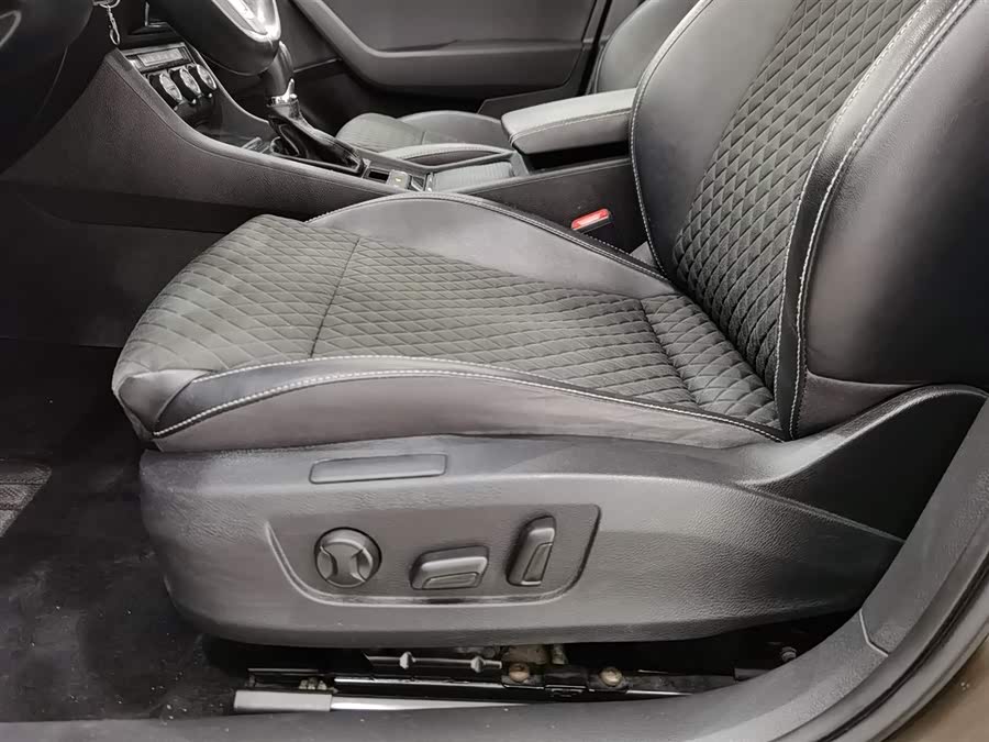 Skoda Superb 2016 car image #21