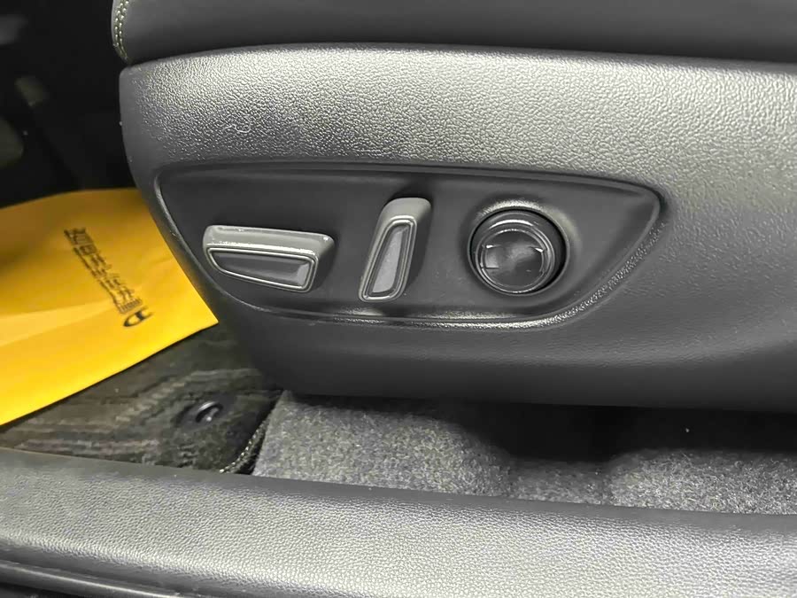Toyota RAV4 2023 car image #21