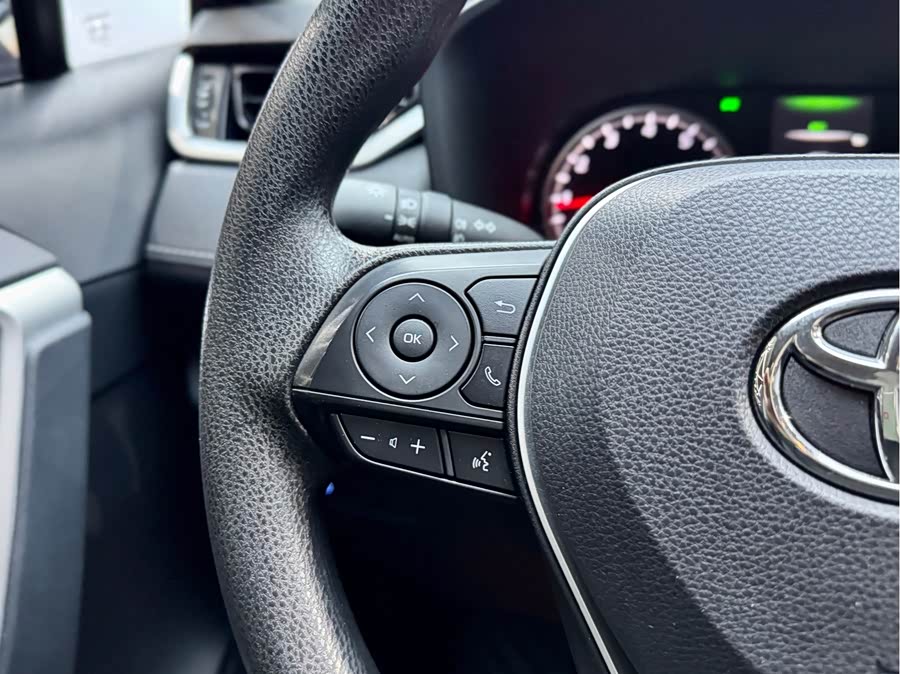Toyota RAV4 2022 car image #21