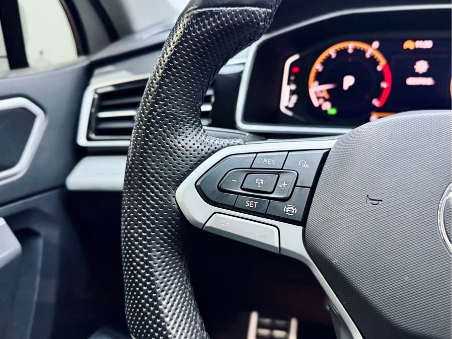 Volkswagen Tiguan L 2023 car image #21