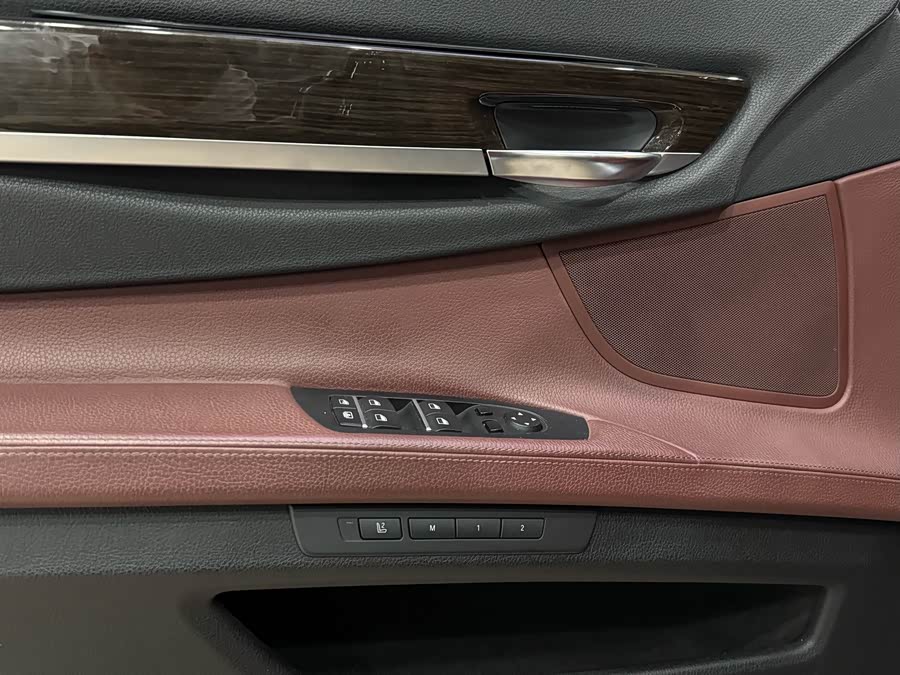 BMW 7 Series 2013 car image #21