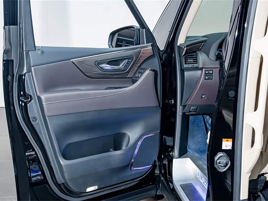 Toyota Alphard 2025 car image #21
