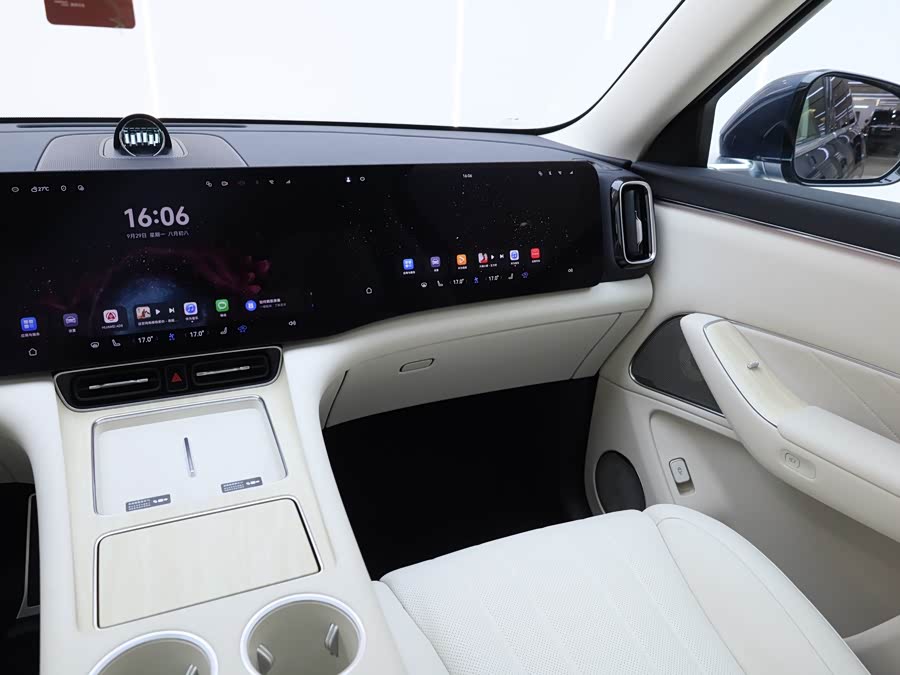 2025 car image #21