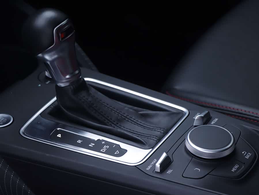 Audi Q2L 2020 car image #21