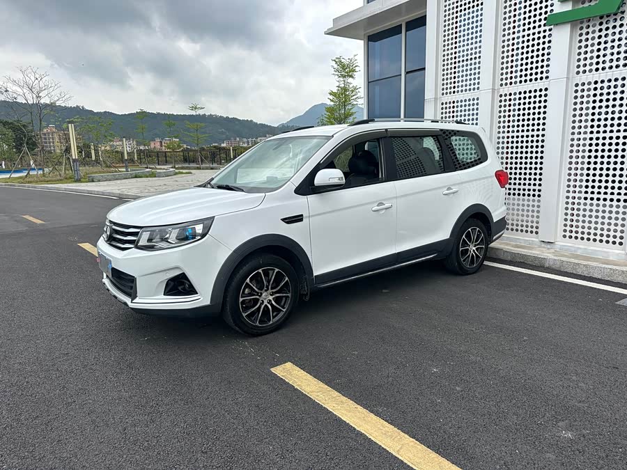 Forthing SX6 2020 #21 Forthing SX6 2020 car image #21