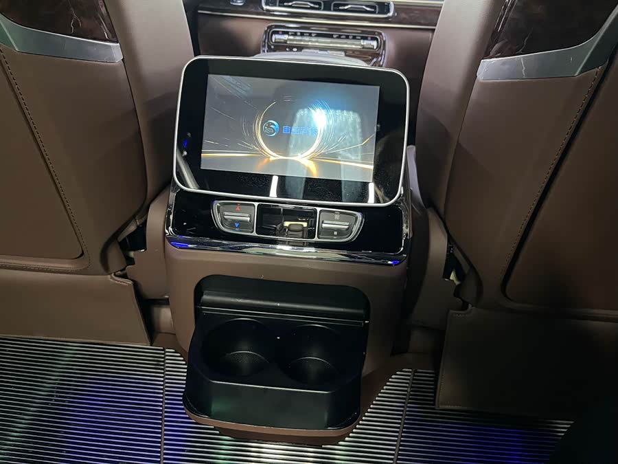 Mercedes-Benz V Class 2025 car image #21