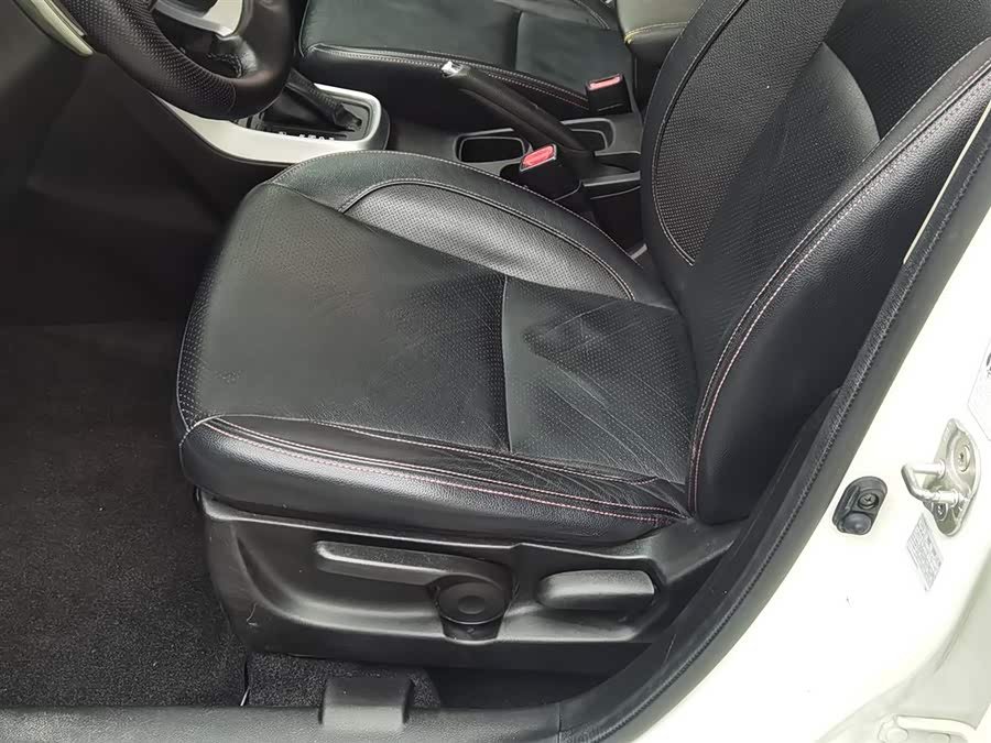 Suzuki S-Cross 2015 صورة سيارة #21