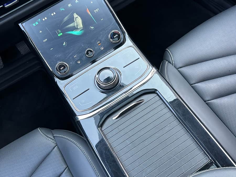 哪吒汽车 哪吒U 2021 #21 哪吒汽车 哪吒U 2021 汽车图片 #21