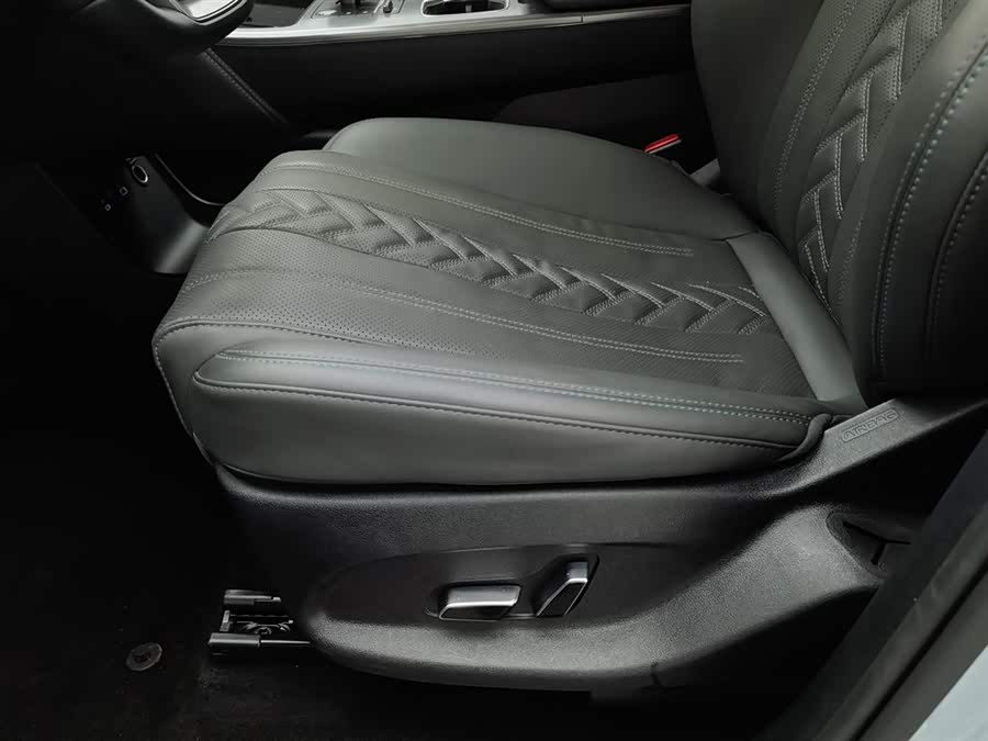 BYD SongL DM-i 2025 car image #21