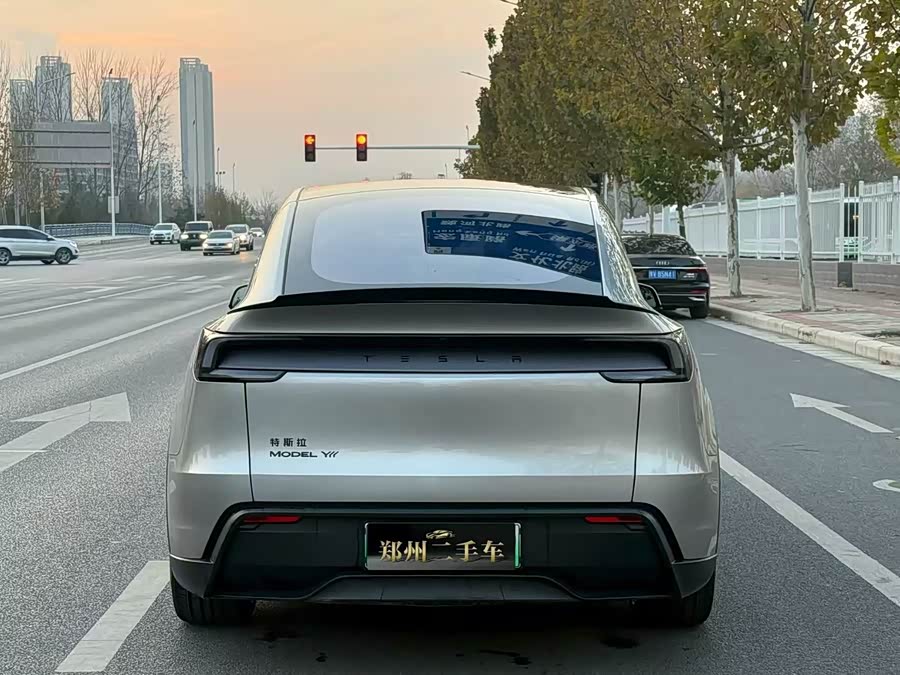 特斯拉 Model Y L 2025 汽车图片 #21