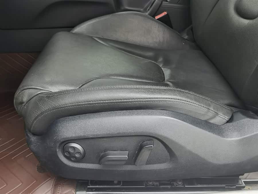 Audi TT 2011 car image #21