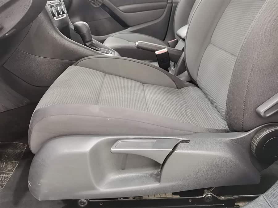 Volkswagen Golf 2013 car image #21