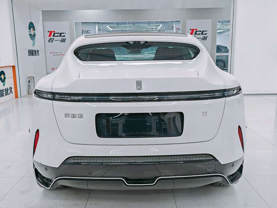 Avatr 11 2024 car image #21