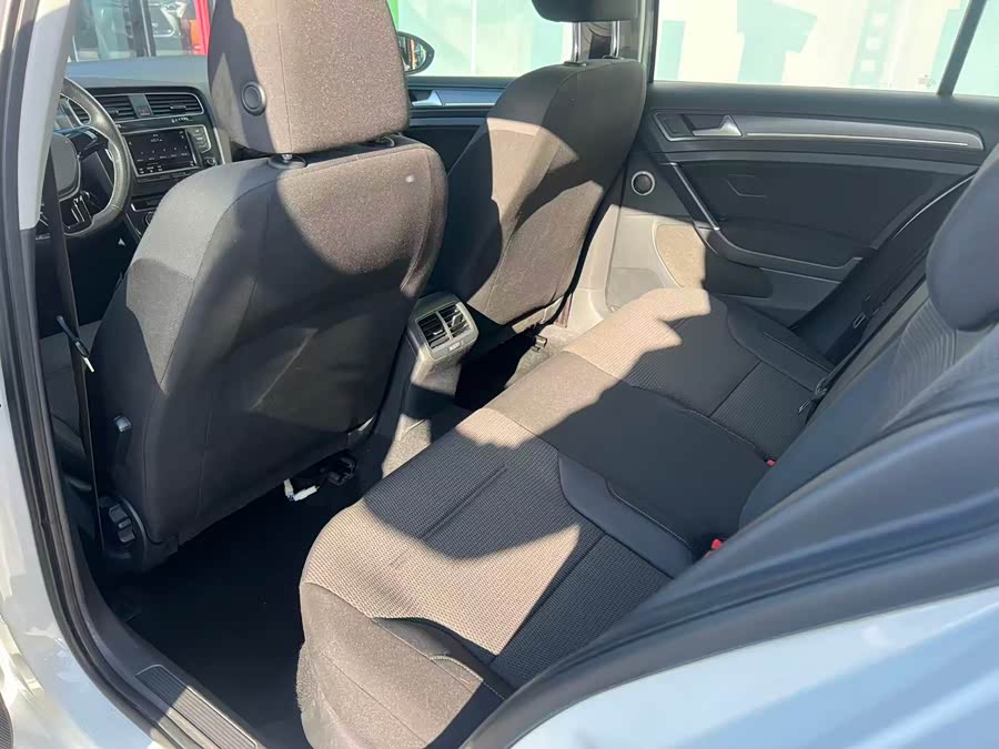 Volkswagen Golf 2017 car image #21